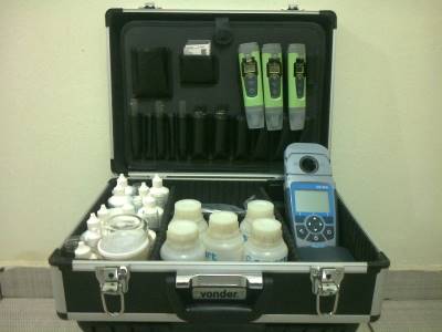 maleta com equipamentos de teste de água in loco