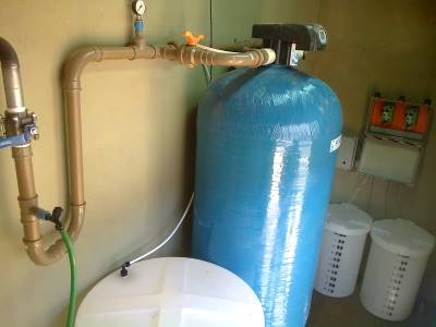 Abrandador para tratamento da água de gradores de vapor