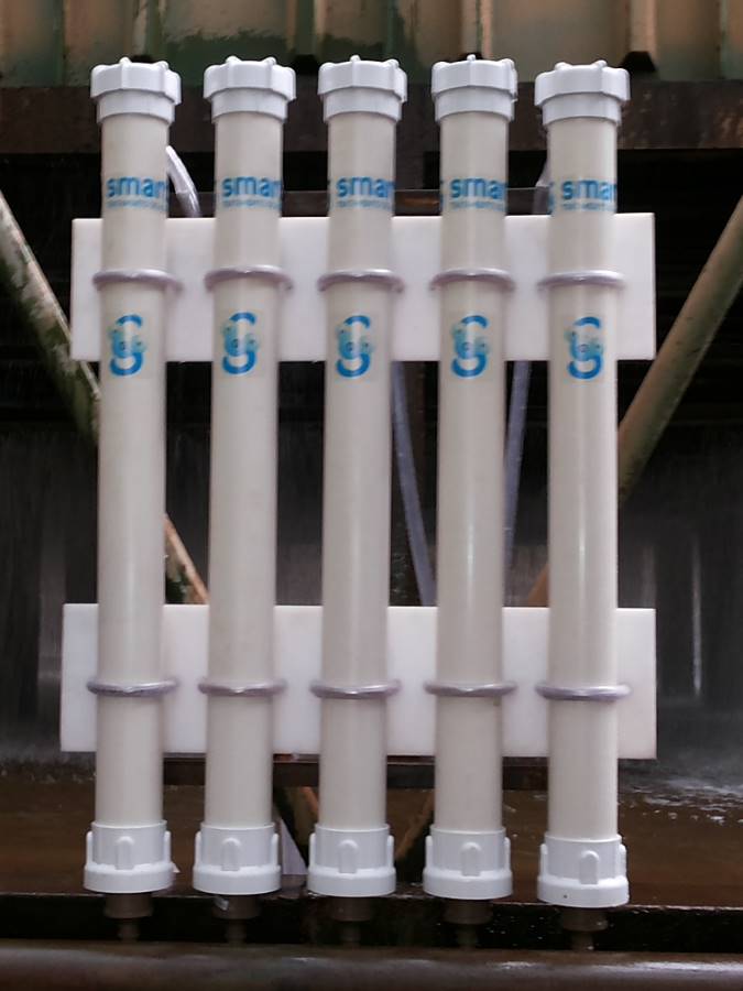 cinco cloradores em série tratando água de torre de resfriamento